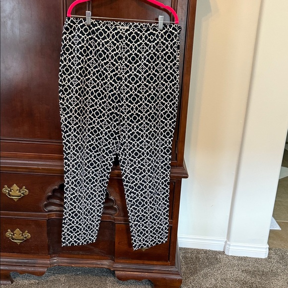 Charter Club women’s pant with Black and White Pattern - Picture 1 of 3